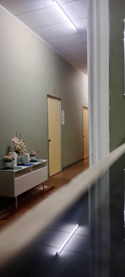 Ny Tropical Backpackers Pansiyon Desaru Dış mekan fotoğraf
